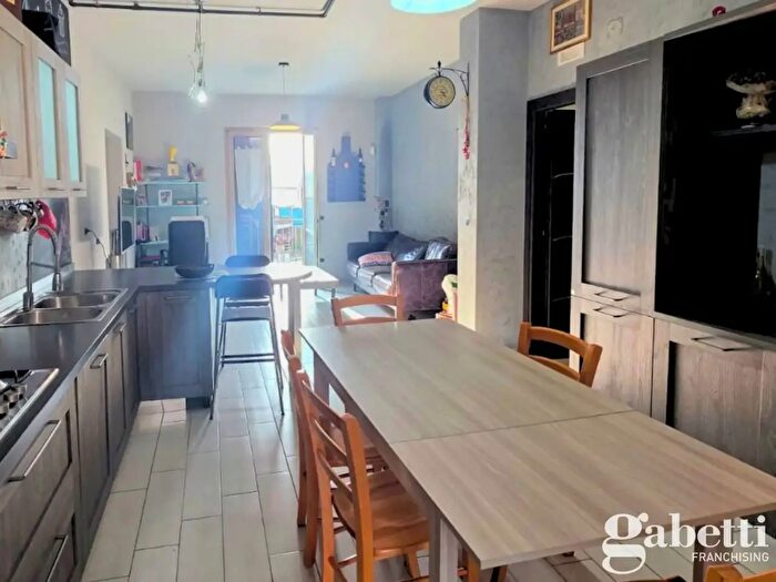 Appartamento trilocale in affitto in Via Eugenio Montale, Pomigliano D'Arco
