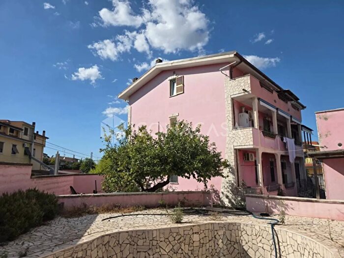 Appartamento con 5 locali in vendita in Via dellAcqua Acetosa, Ciampino