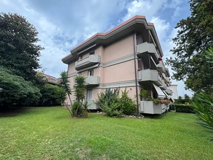 Appartamento trilocale in vendita in Via San Giuseppe Vecchio, Massa