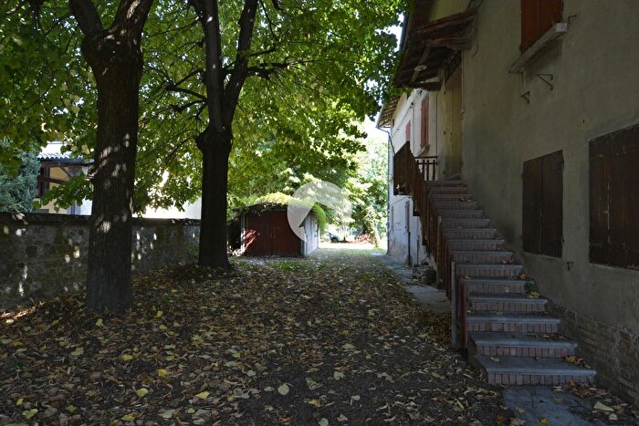 Casa con 20 locali in vendita in Pozzo Piola, Cavriago