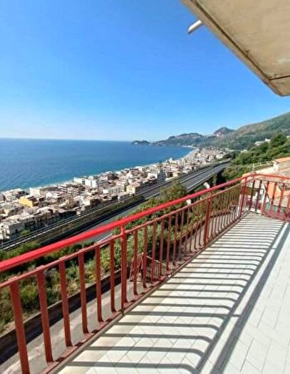 Appartamento bilocale in affitto in Via Contrada Silemi, Letojanni