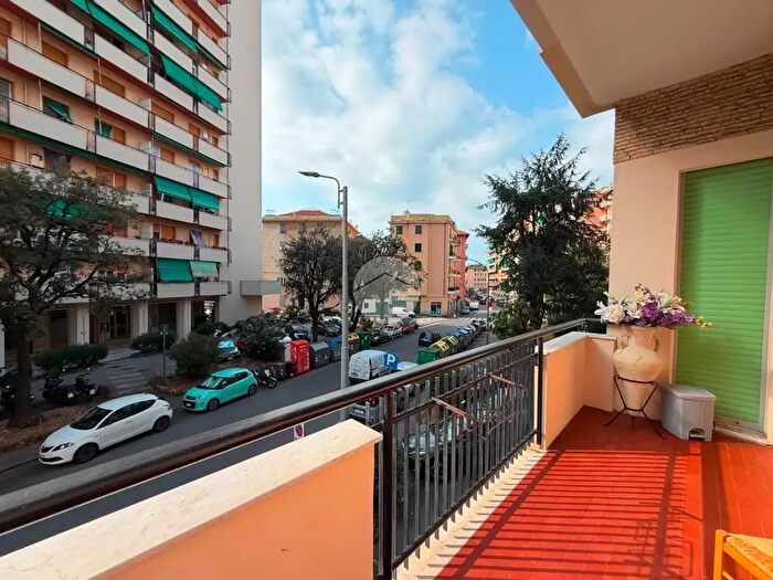 Appartamento quadrilocale in vendita in Via Giovanni Opisso, Genova