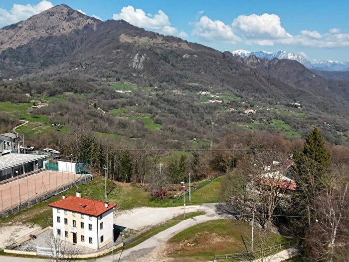 Casa con 6 locali in vendita in Valdagno