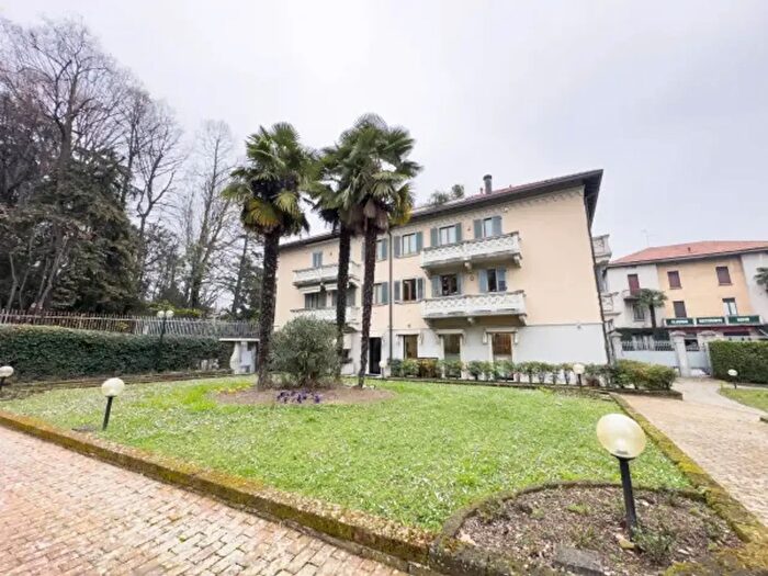 Appartamento quadrilocale in vendita in Via Roma, Casatenovo