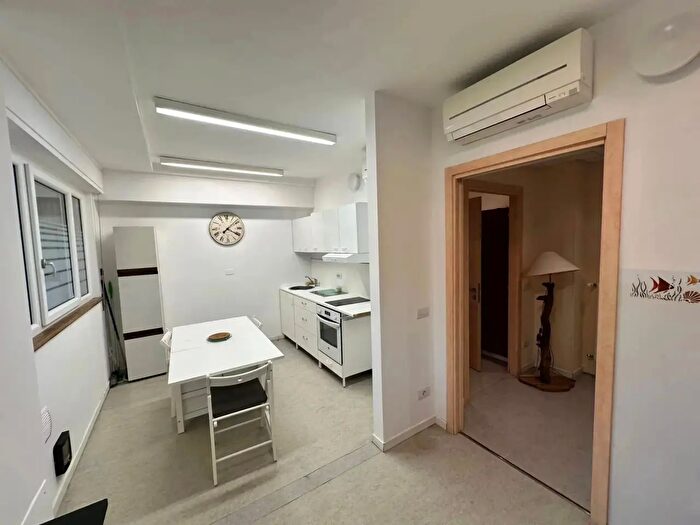 Appartamento trilocale in vendita in Via Arene, Bordighera