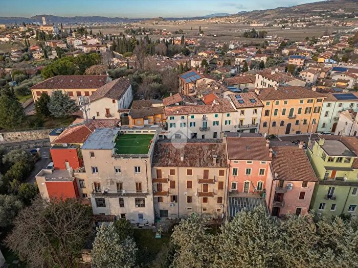Appartamento con 10 locali in vendita in Via Roma, San Pietro In Cariano