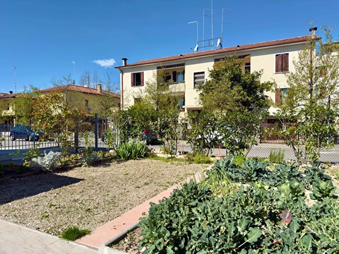Casa con 6 locali in vendita in Via P Maset, Conegliano