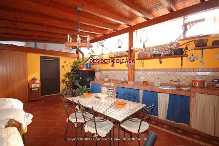 Appartamento trilocale in affitto in Lascari