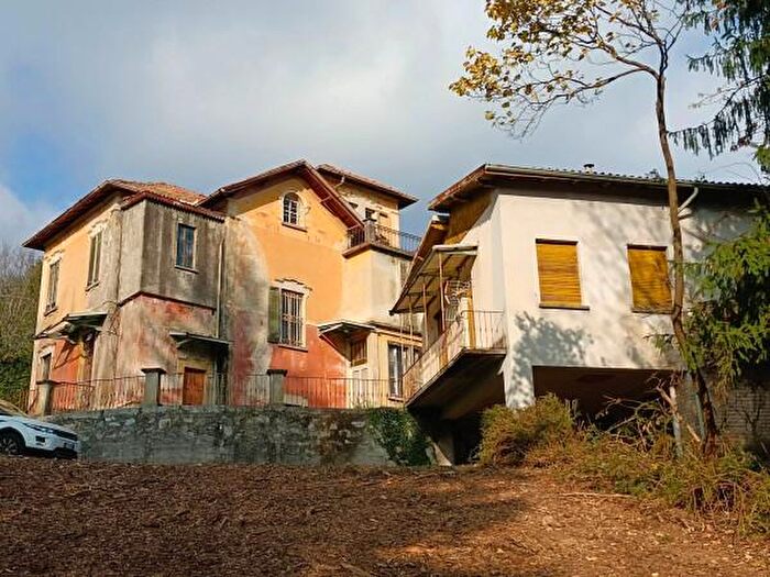 Casa con 6 locali in vendita in Caglio