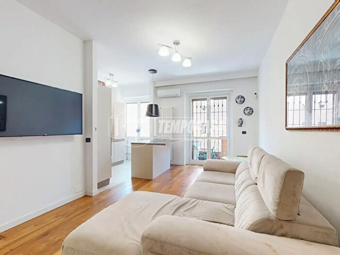 Appartamento trilocale in vendita in Via Generale Mac Mahon, Milano