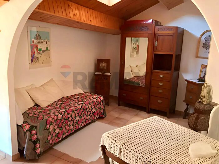 Appartamento monolocale in vendita in Piazza Vignola, Caprarola
