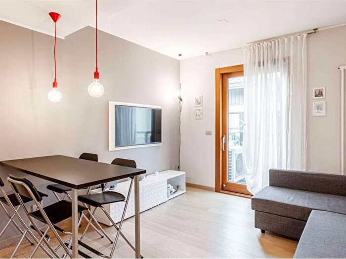 Appartamento bilocale in affitto in Via Cola Montano, Isola, Milano