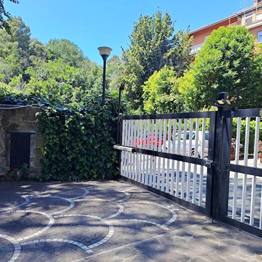 Appartamento con 6 locali in affitto in Via Giuseppe Vaccari, Camilluccia Farnesina, Roma