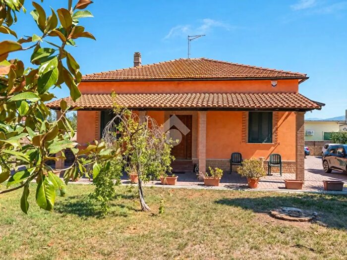 Casa con 5 locali in vendita in Via Massa di San Giuliano, Roma