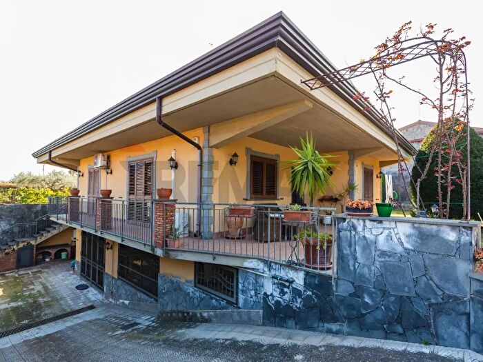 Casa con 8 locali in vendita in Via Pulei, Mascalucia