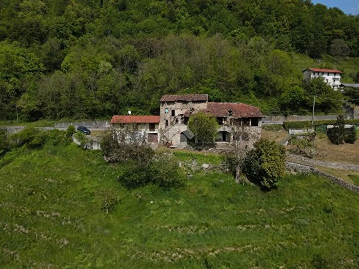 Casa trilocale in vendita in Via Giuseppe Mazzini, Torre De Busi