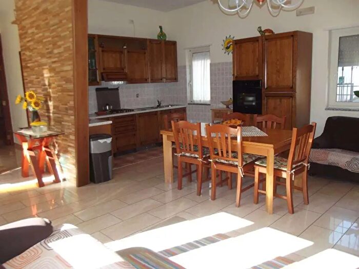 Casa con 7 locali in vendita in Via Tagliamento, Mondragone