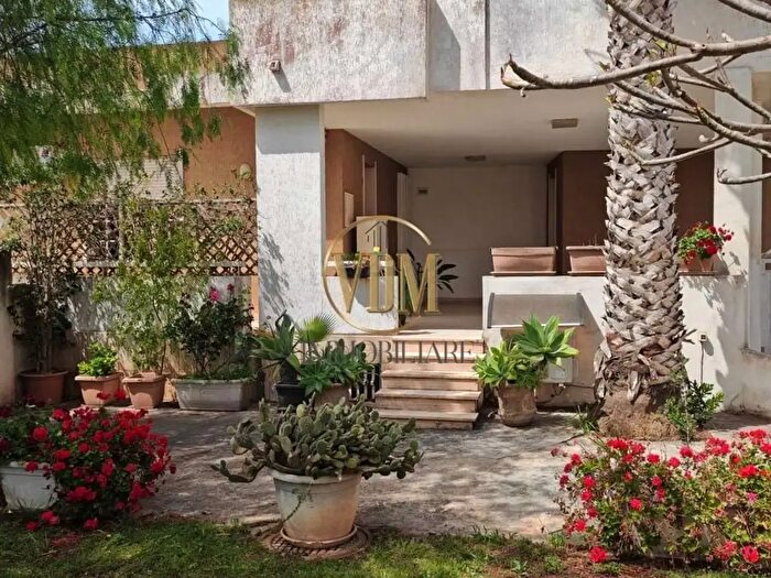 Casa con 10 locali in vendita in Marsala