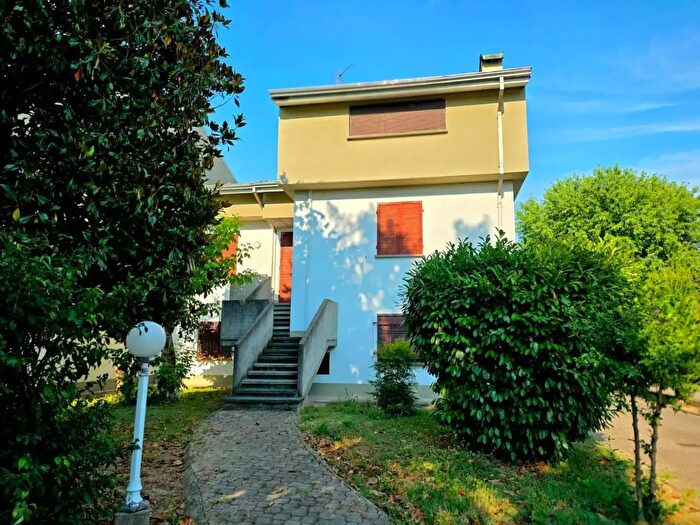 Casa con 10 locali in vendita in Via Provinciale, Sissa Trecasali