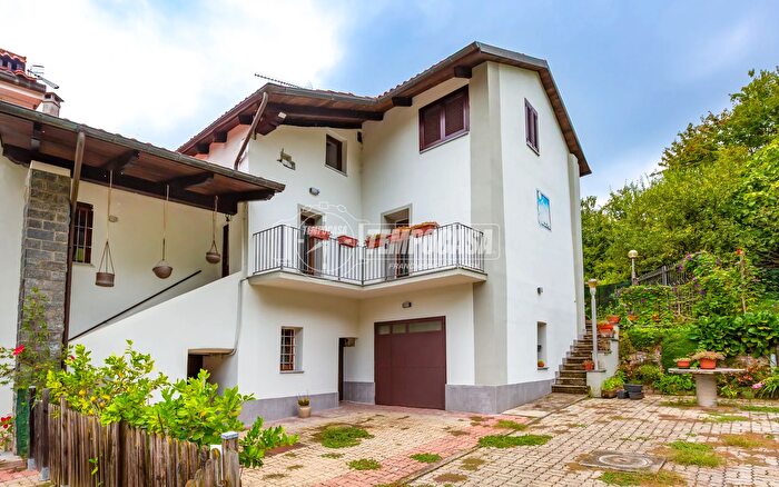 Appartamento con 10 locali in vendita in Strada della Trinita, Gassino Torinese