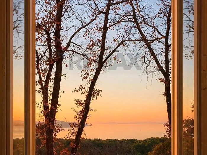 Casa con 5 locali in vendita in Magione