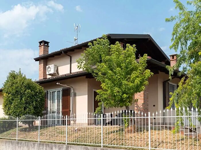 Casa con 5 locali in vendita in Via Emilia, Casteggio