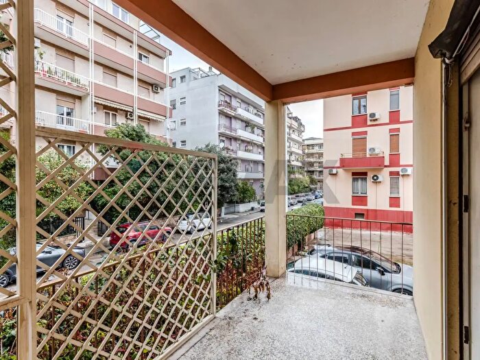 Appartamento con 6 locali in vendita in Via Sanna Randaccio, Cagliari