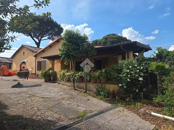 Casa quadrilocale in vendita in Velletri