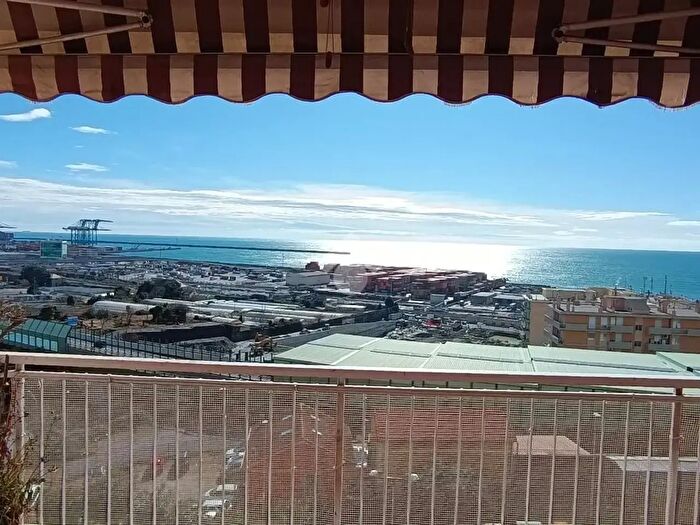 Appartamento quadrilocale in vendita in Via Pietra Ligure, Genova