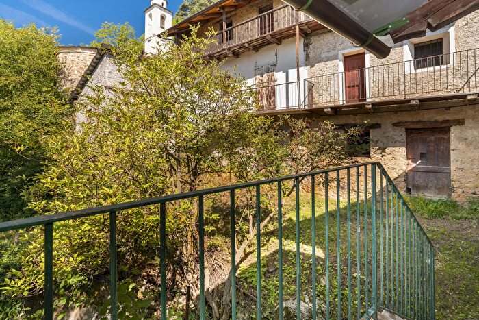 Casa con 7 locali in vendita in Borgo Soglio Soprani, Celle Di Macra