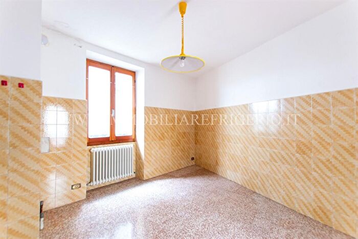 Casa trilocale in vendita in Via Roma, Carenno