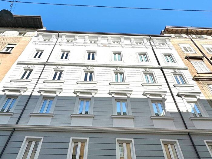 Appartamento trilocale in affitto in Via Pasquale Revoltella, Settefontane, Trieste