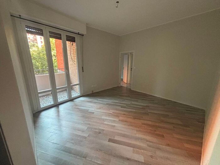 Appartamento trilocale in affitto in Via Luigi Scrosati, Lorenteggio, Milano