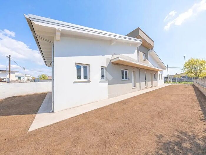 Casa trilocale in vendita in Via SantElpidio a Mare, Roma