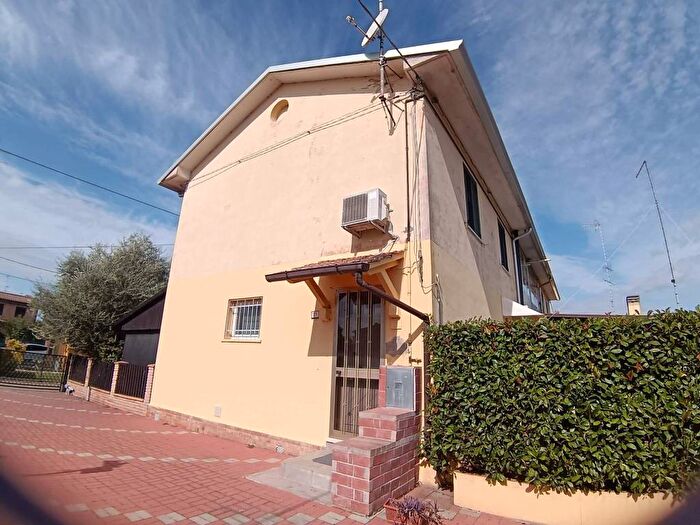 Casa quadrilocale in vendita in Via Celletta, Centro, Argenta