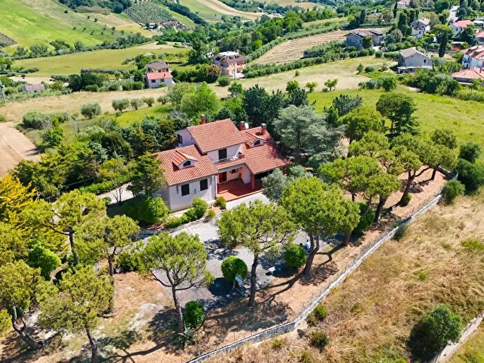 Casa con 12 locali in vendita in Contrada Colle SantAngelo, Monteprandone