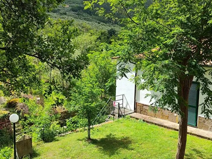 Casa quadrilocale in vendita in Via della Certosa, Calci