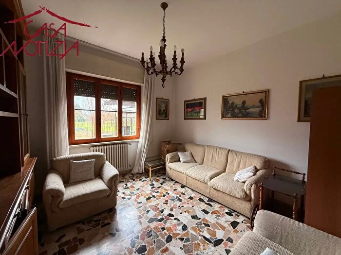 Appartamento con 5 locali in vendita in Via Pisana, Lucca