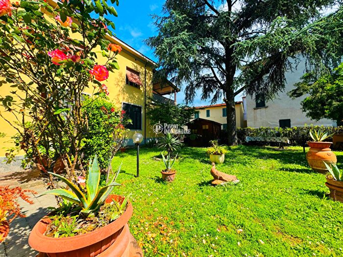 Appartamento con 5 locali in vendita in Via Antonelli, Pistoia