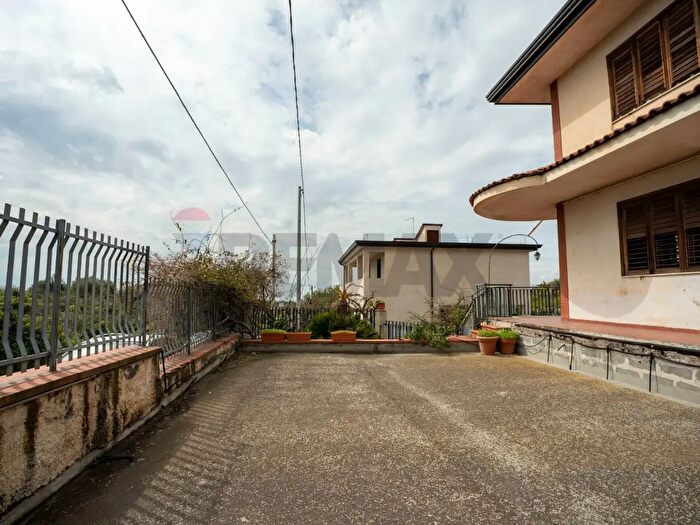 Casa con 8 locali in vendita in Cda Porrazzo, Paterno