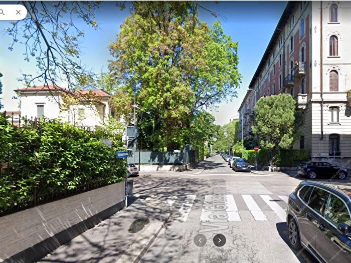 Appartamento trilocale in affitto in Via Rovani, Vincenzo Monti, Milano
