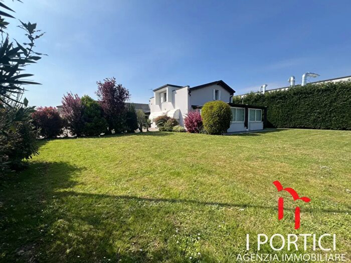 Casa con 6 locali in vendita in Via Branco, Zero Branco