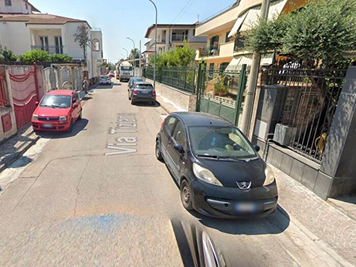 Appartamento trilocale in vendita in Via Tiziano, Carinaro