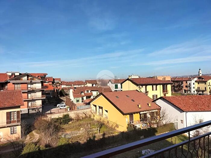 Appartamento trilocale in affitto in Via delle Scuole Medie, Carru'