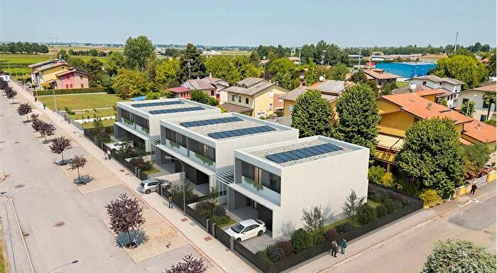 Casa con 7 locali in vendita in Bomporto Solara Via Caravaggio, Bomporto