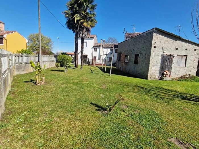 Casa con 5 locali in vendita in Rovigo