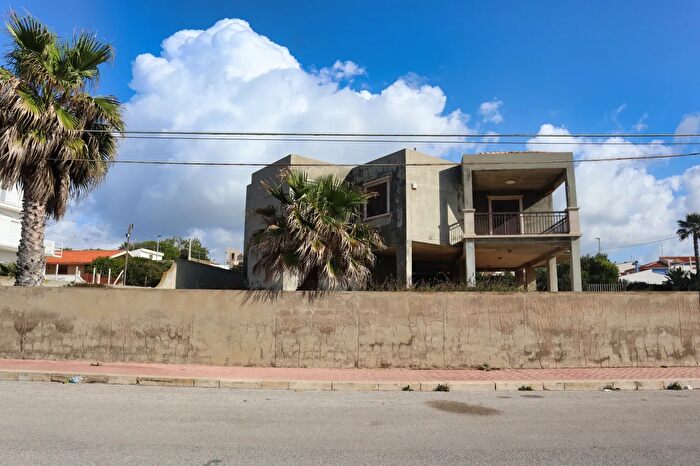 Casa quadrilocale in vendita in Via Francia, Vittoria
