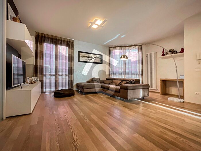 Casa con 5 locali in vendita in Jesi