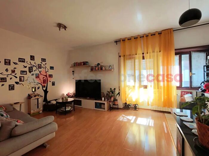 Appartamento bilocale in vendita in Via Fosdinovo, Roma