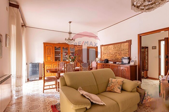 Appartamento con 6 locali in vendita in Viale Santa Panagia, Siracusa